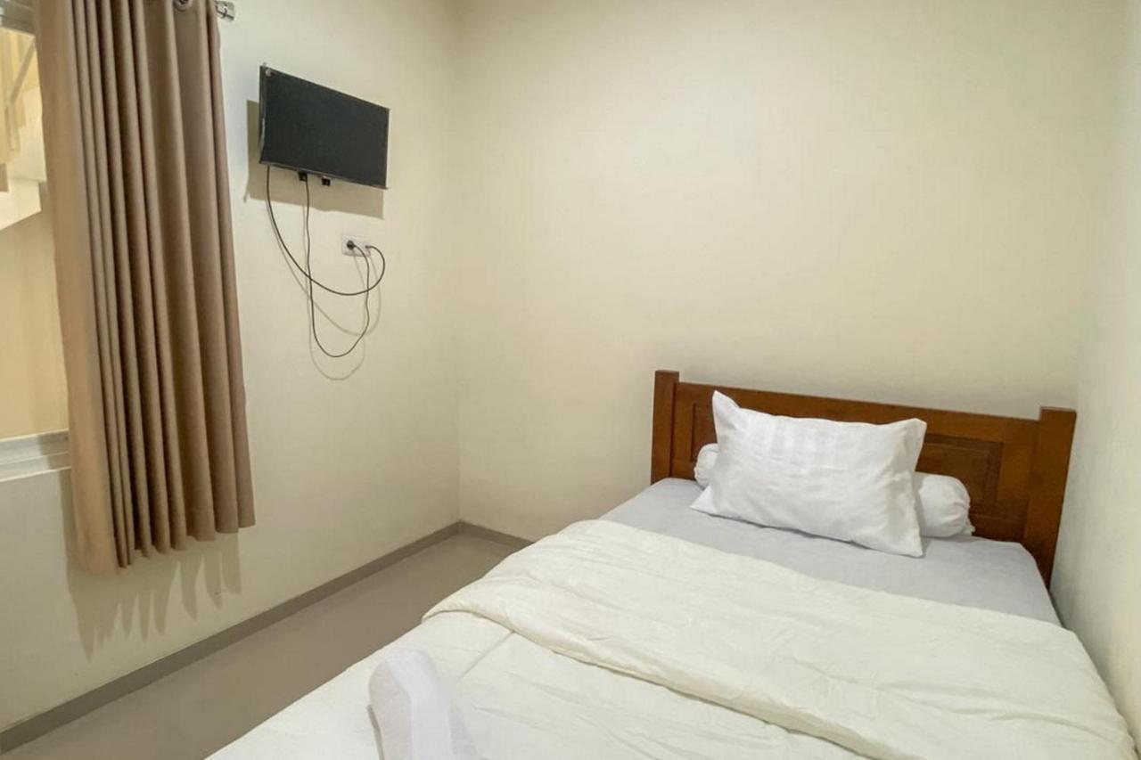 Nipa Guest House Near Universitas Widyagama Mitra Reddoorz Blimbing  المظهر الخارجي الصورة